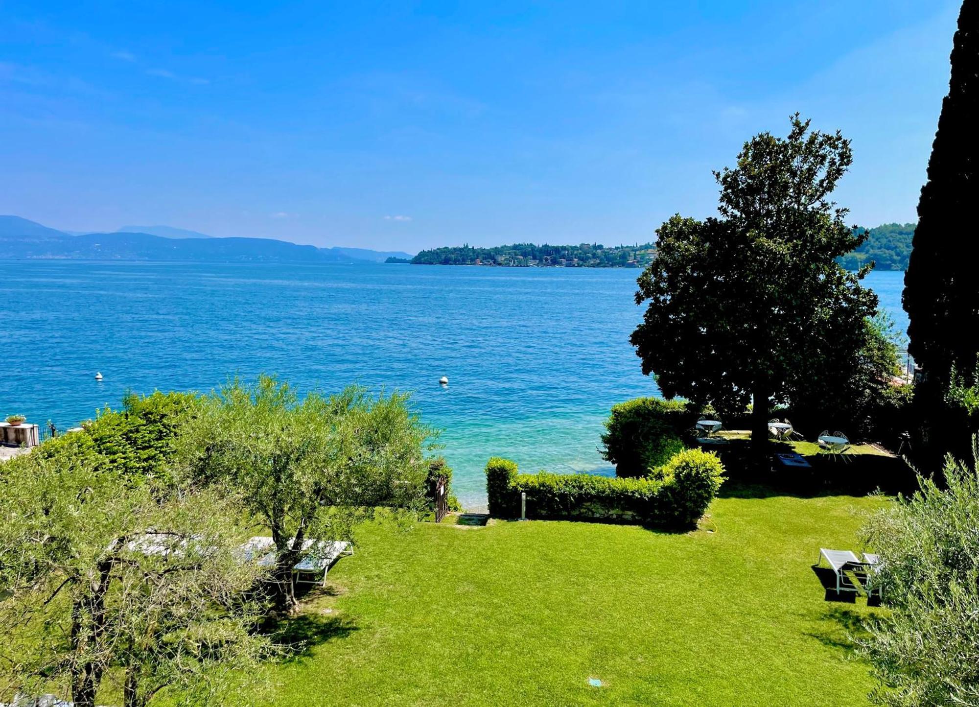 Luxury Lakeside Apartment Right On The Water Saló Exterior foto