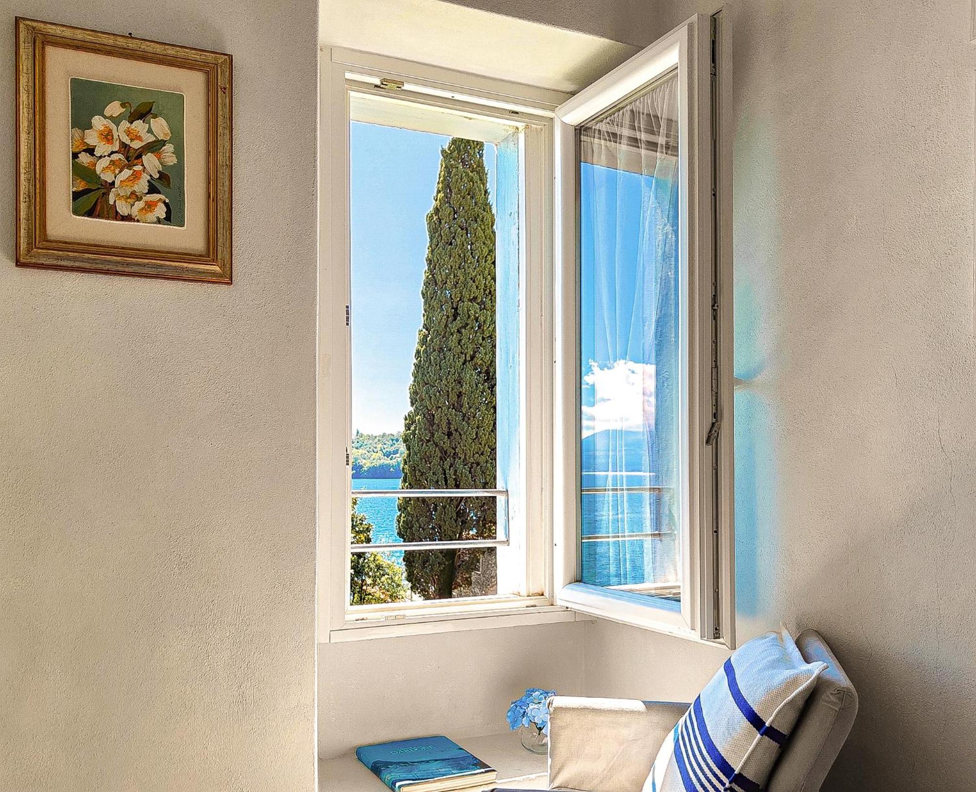 Luxury Lakeside Apartment Right On The Water Saló Exterior foto