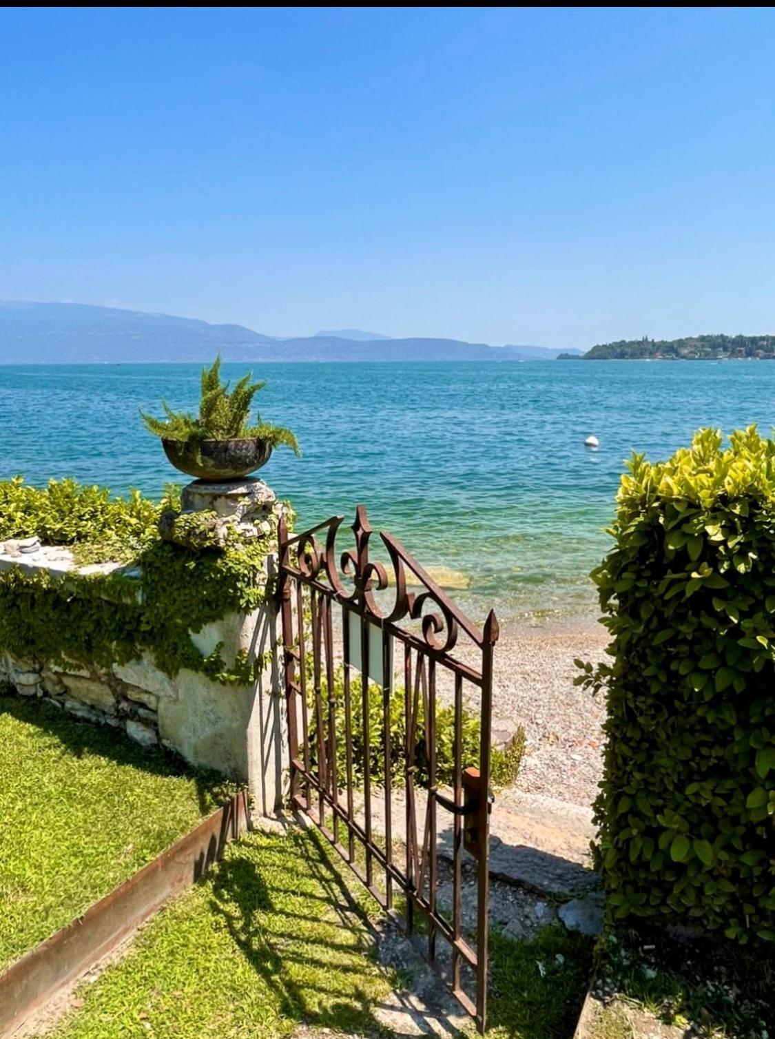 Luxury Lakeside Apartment Right On The Water Saló Exterior foto